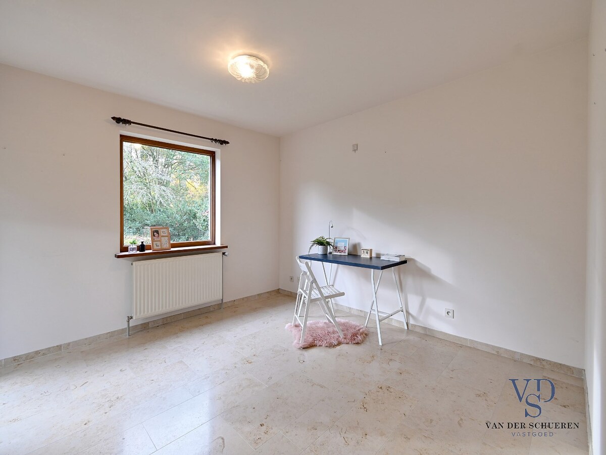 Knappe villa in 't groene Schelderode (EPC van 216 !). 