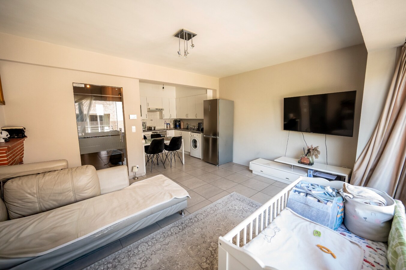RUIM 2-SLAAPKAMER APPARTEMENT + GARAGEBOX 