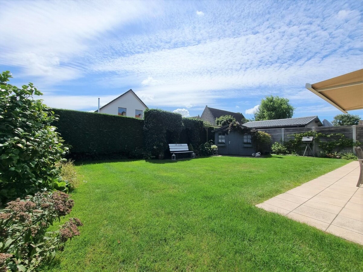 Ruime woning gelegen in een zeer rustige, residentiële woonwijk te Knokke-Heist 