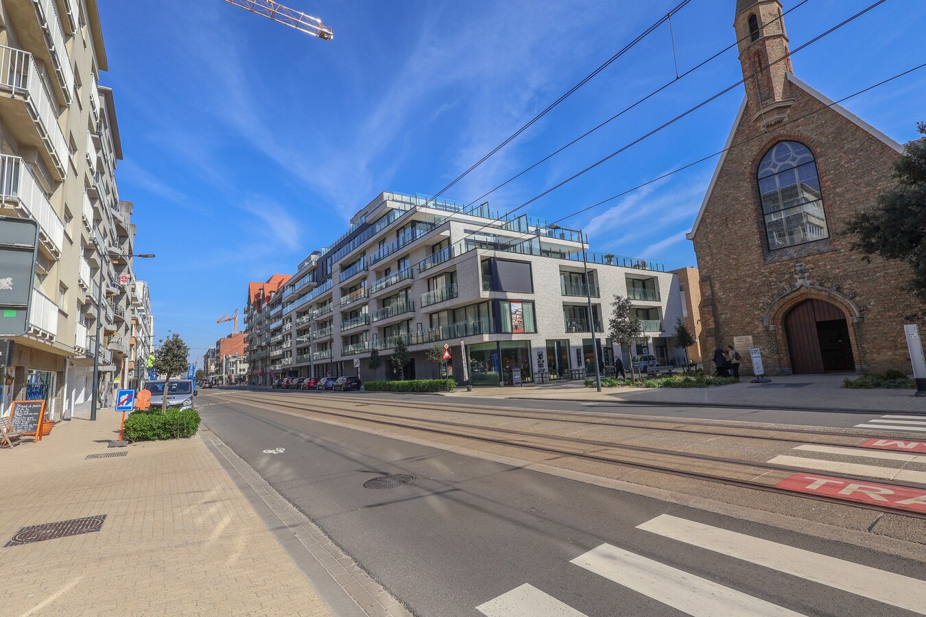 Verhuurde assistentiewoning met uitzonderlijk ruim zonneterras van 64,5m² in Oostduinkerke! 