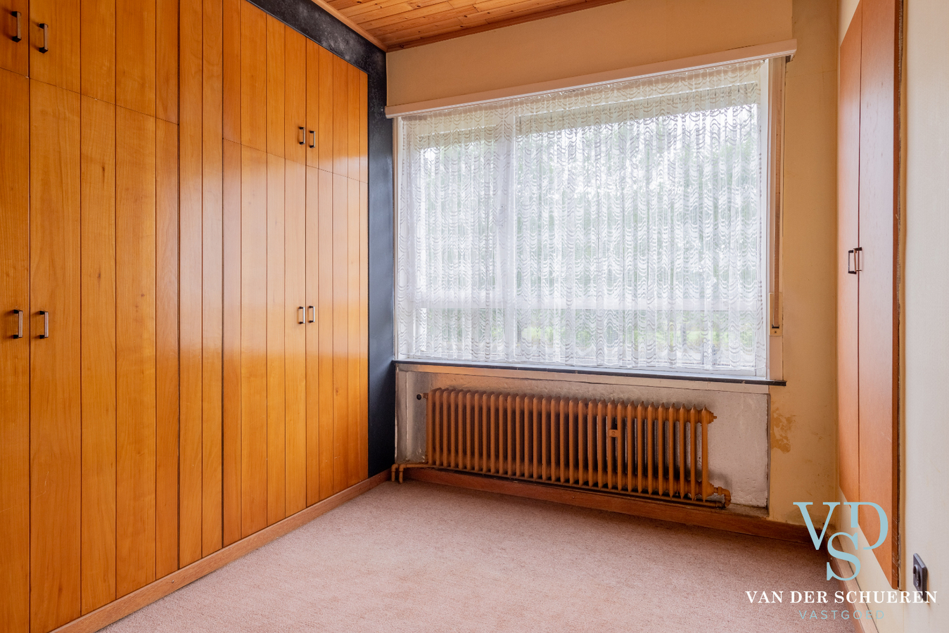 Bungalow met bijgebouw. 