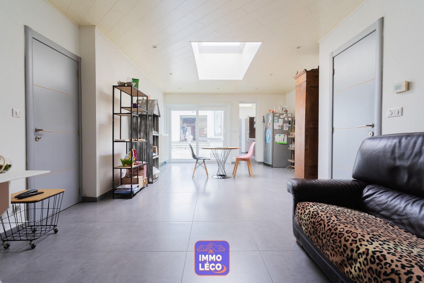 Maison de commerce avec habitation et garage de 55m². Beaux volumes ! 