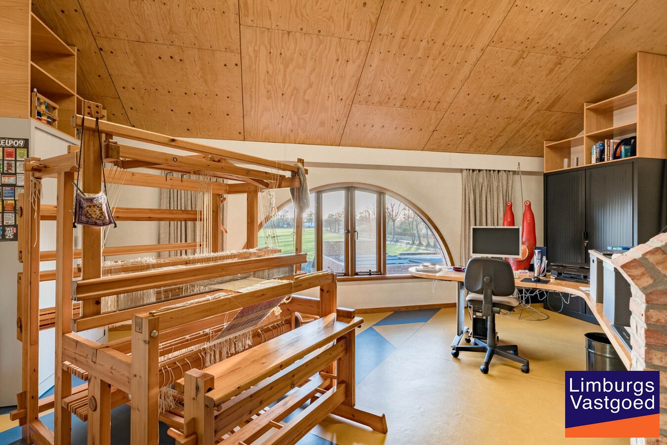 Gezinswoning met zuidgerichte tuin en garage, 5a 85ca 