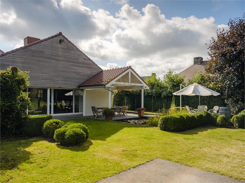 Tijdsloze villa in één van de mooiste villawijken van Roeselare 