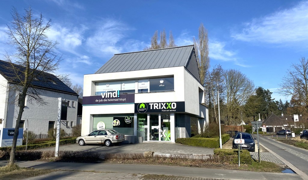 Commercieel gelegen handelspand te huur in Sint-Martens-Latem