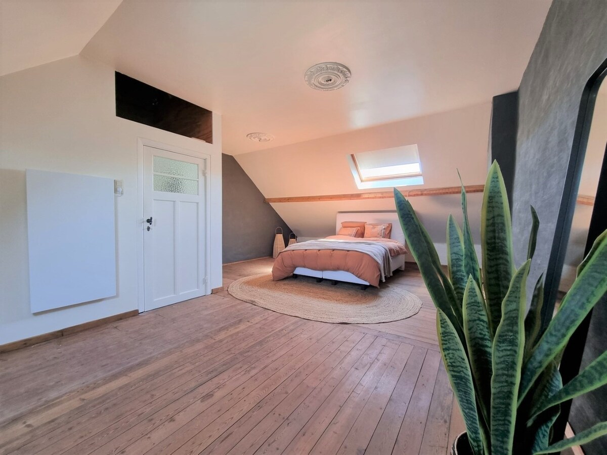 Zeer knappe woning met drie grote slaapkamers, tuin en mogelijk tot garage - Heist 