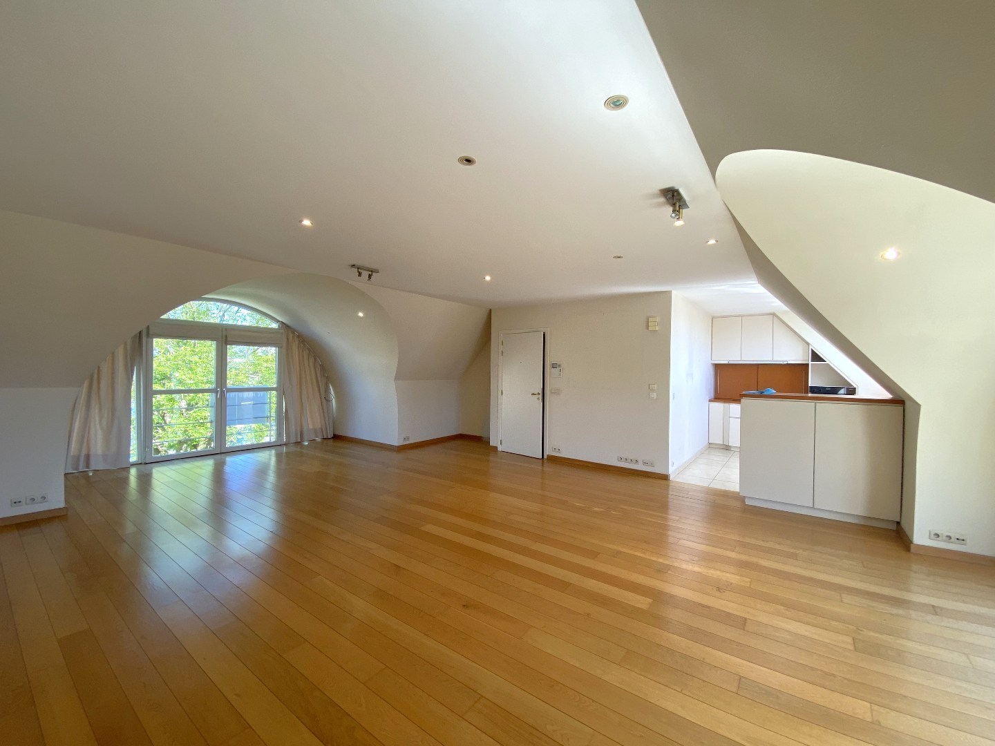 Stijlvol en ruim appartement (129 m²) in hartje Deerlijk met zonneterras! 