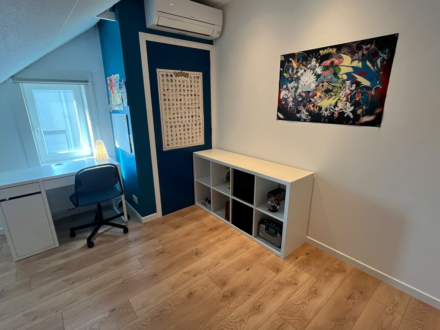 Gerenoveerde halfopen bebouwing met 4 slaapkamers, bureau, tuin en garage in Brasschaat 