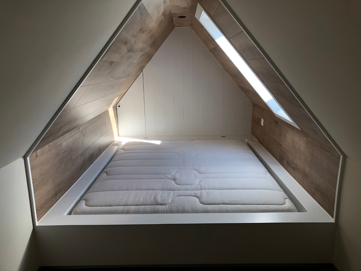 Tijdloos dakappartement met bijzonder ruim terras in centrum Gavere 