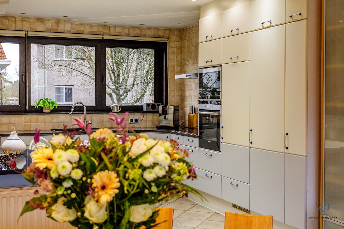 Tijdloos wonen in Gent met royale tuin 