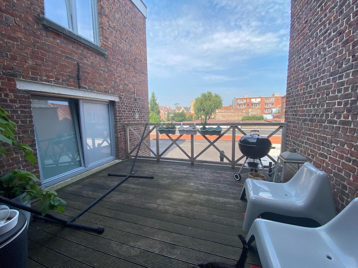 Uitstekend gelegen, duplex-appartement met 3 slaapkamers en garage 