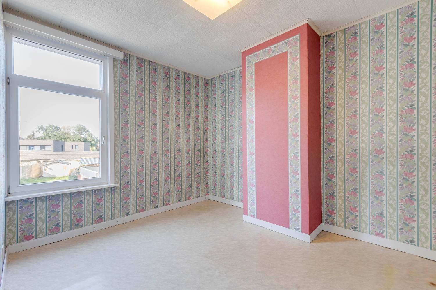 Op te frissen woning met charmante tuin! 