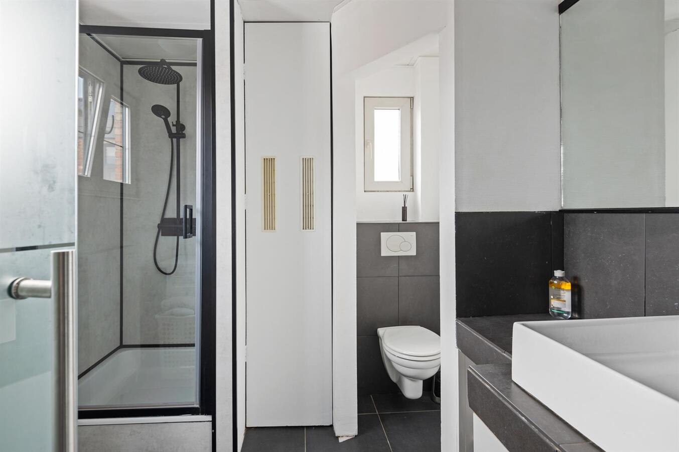 Charmant appartement met ruim dakterras te Antwerpen! 