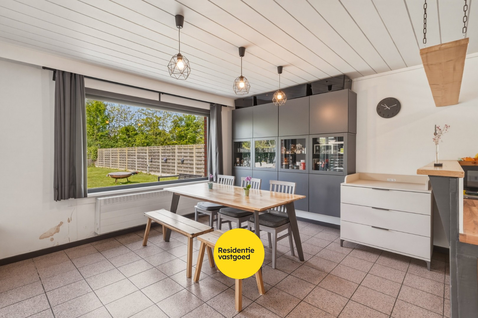 Instapklare ruime bungalow met zongerichte tuin in hartje Oudenburg! 