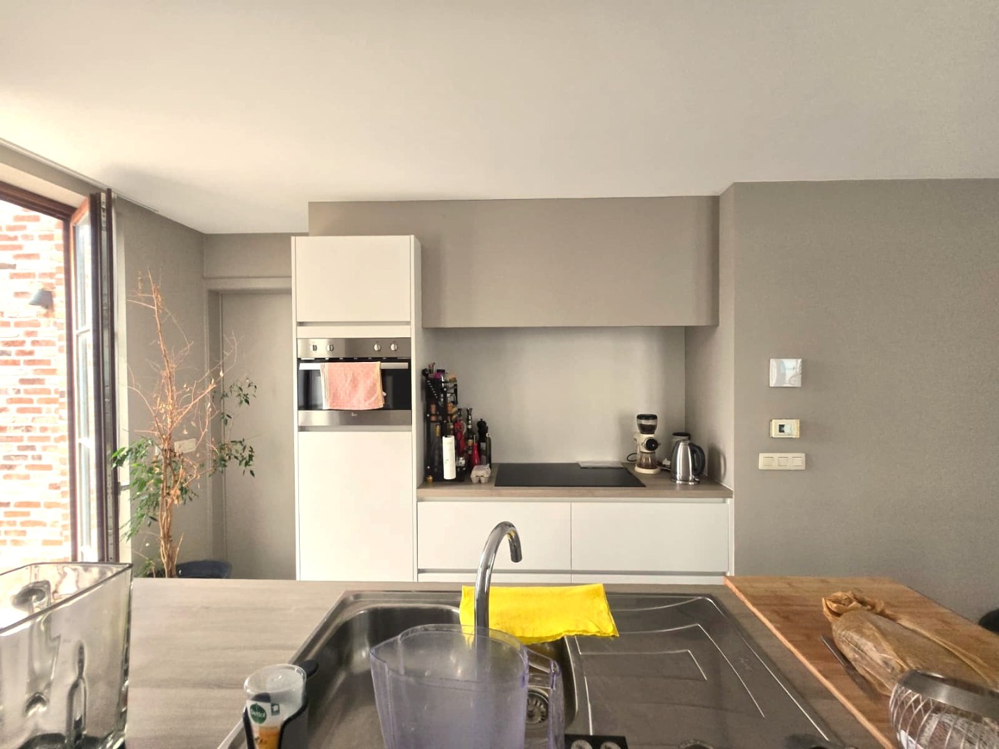 Ruim hoek appartement op de eerste verdieping in het dorp van Bachte-Maria-Leerne. 