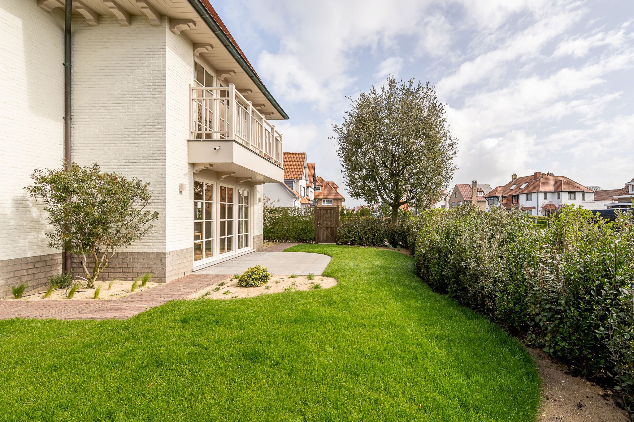 Prachtig gerenoveerde  halfopen woning op topligging nabij centrum, zee en strand 