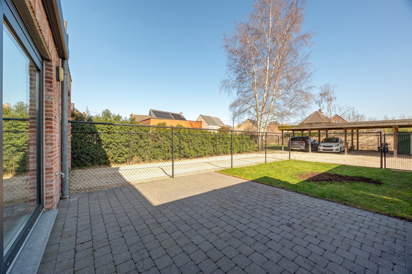 Energiezuinig gelijkvloers appartement met carport in het centrum van Broechem 