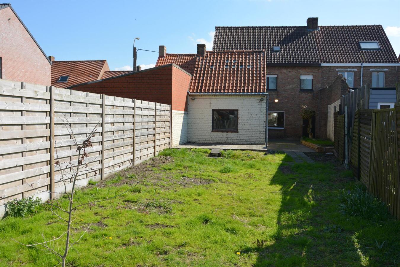 Ruime centraal gelegen rijwoning 