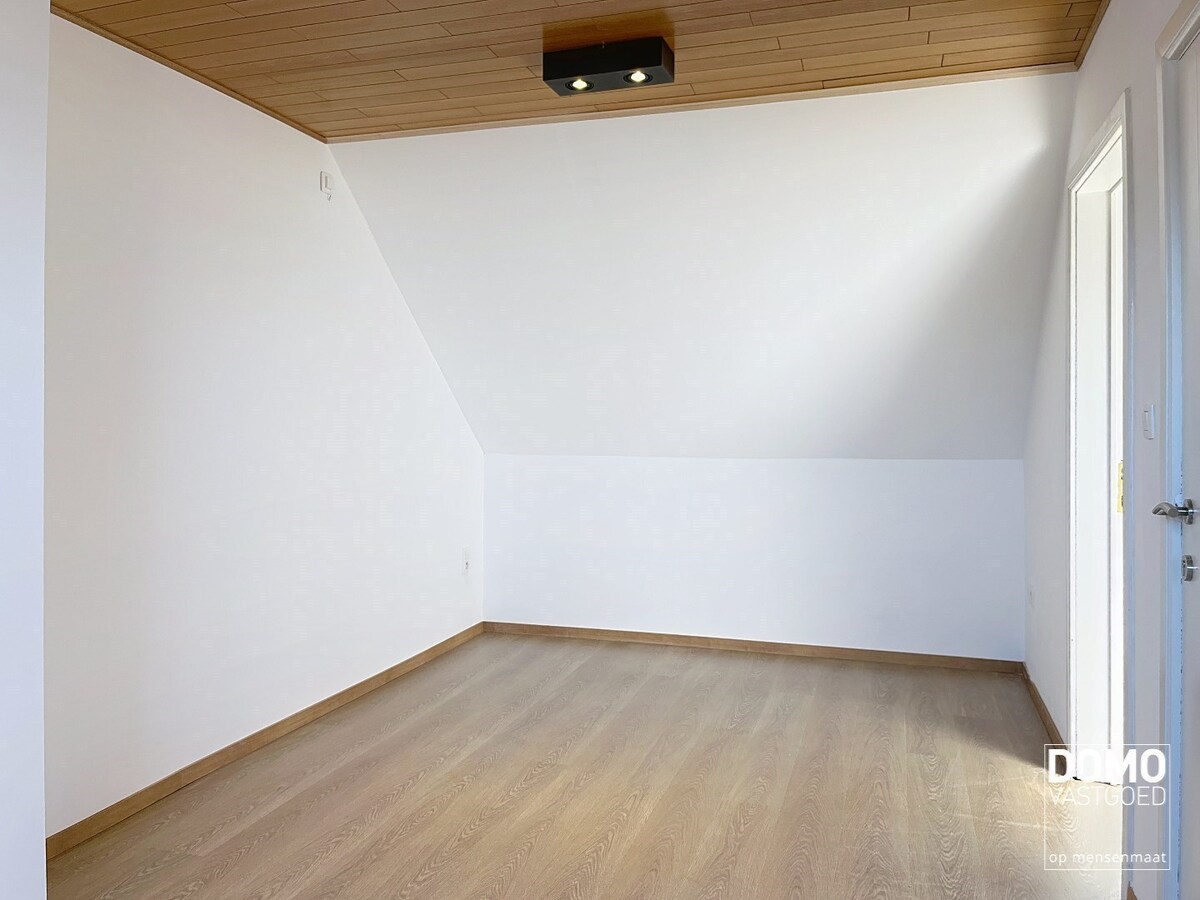 GERENOVEERD DUPLEXAPPARTEMENT MET 2 SLAAPKAMERS OP GOEDE LOCATIE IN KURINGEN 