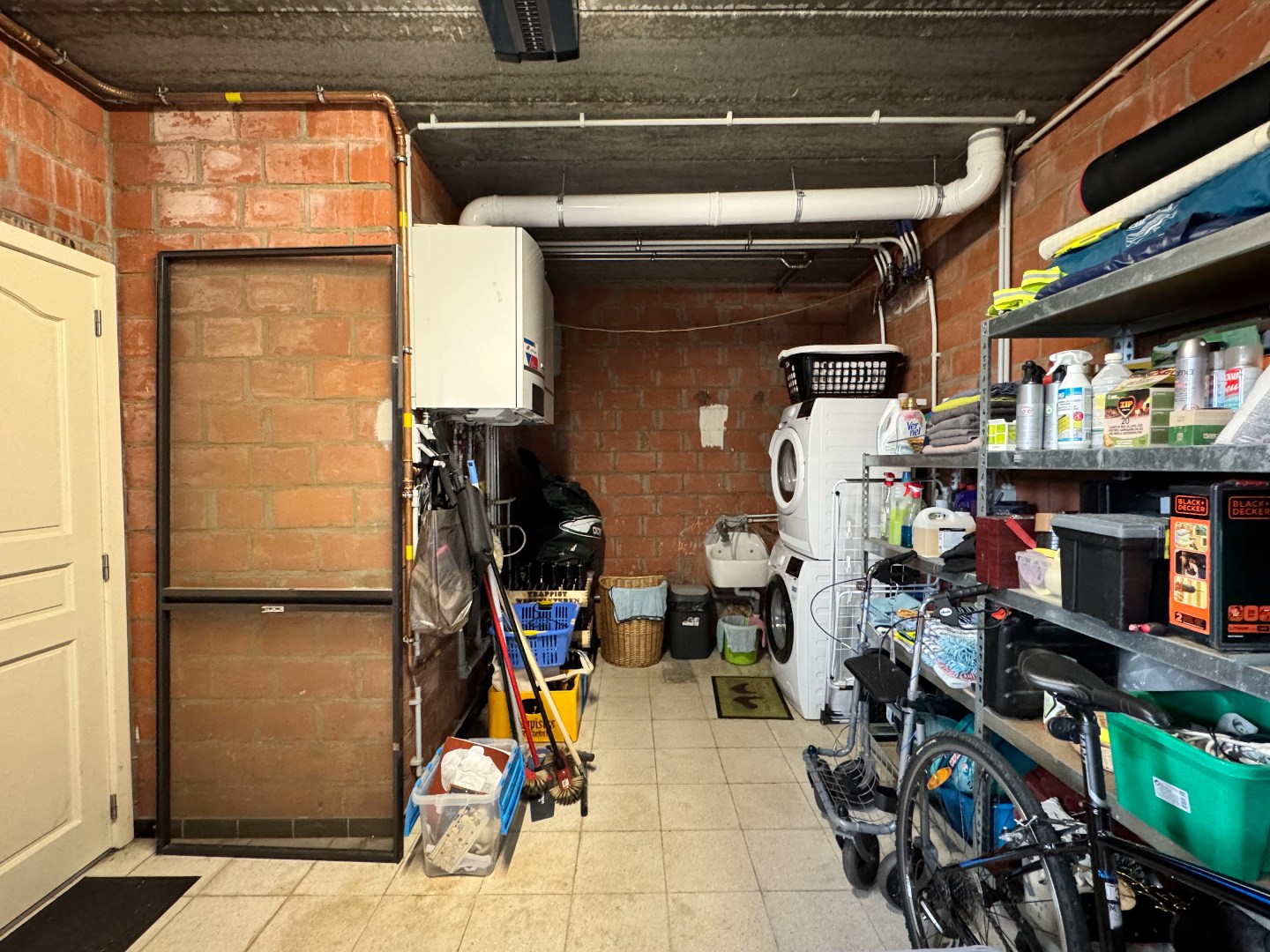 Instapklare halfopen bebouwing met 3 slaapkamers, tuin en garage te Zulte. 