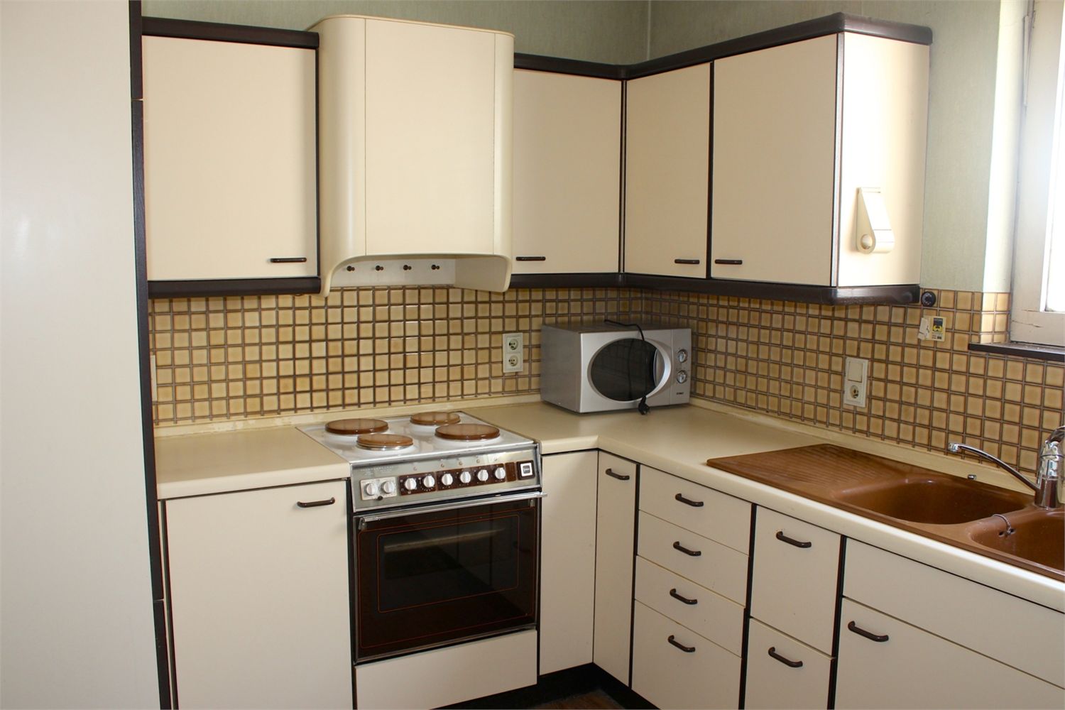 Halfopen woning  met veel potentieel in Geraardsbergen. 