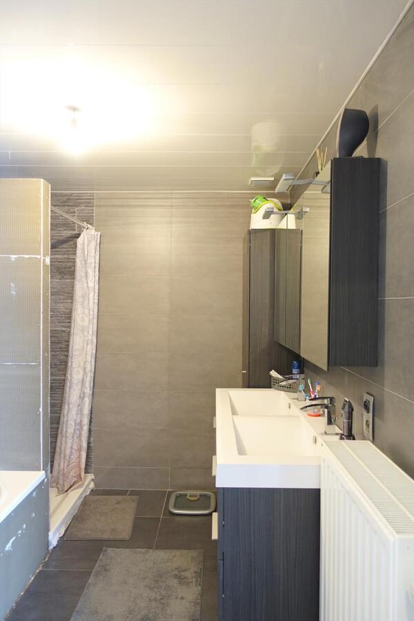 Zonnige charmante half-open woning 