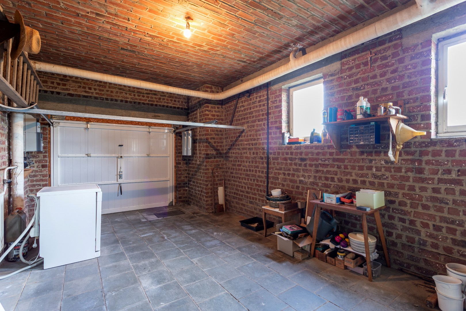 Te renoveren woning met 5 slpks op topligging in Dworp 