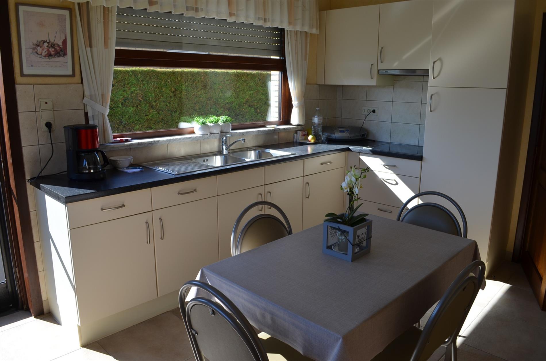 Bungalow op 814m² met  zicht op de weilanden te Adegem 