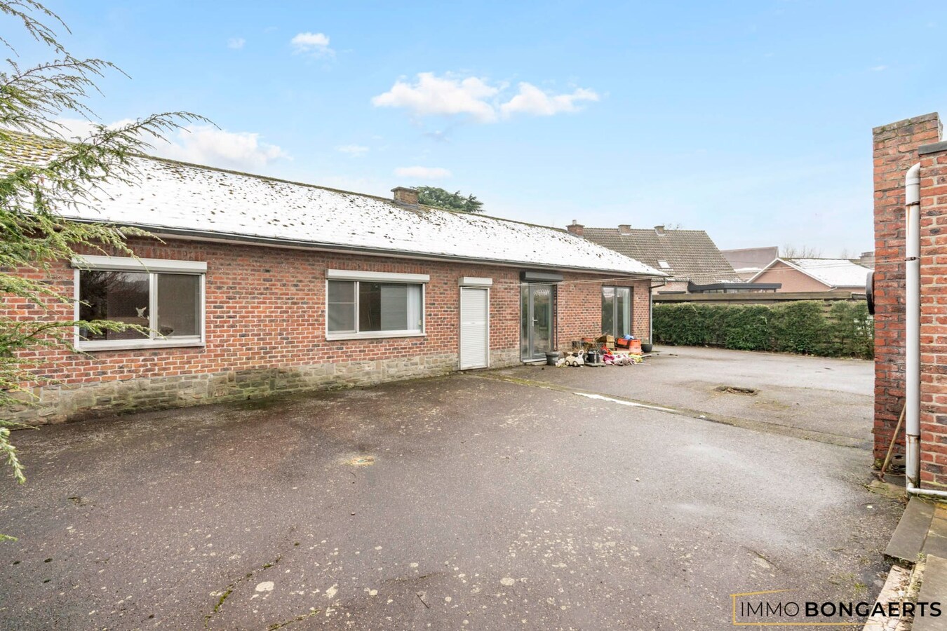 Gelijkvloerse woning op perceel van 24a32ca 