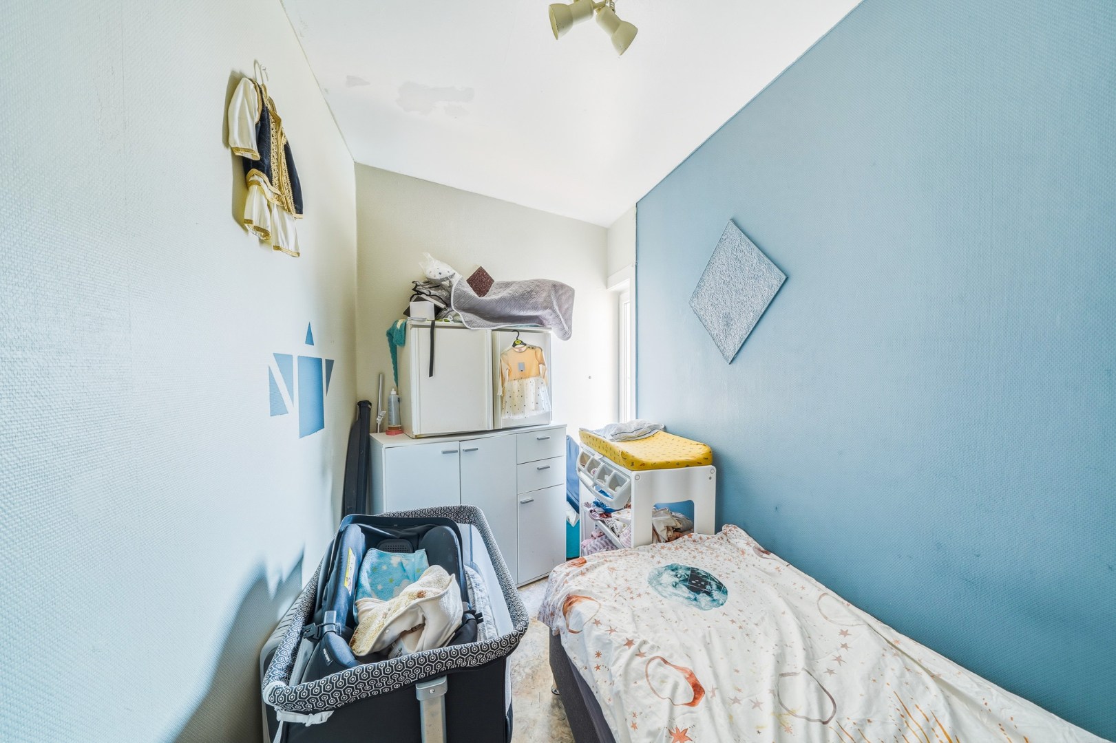 Opbrengsteigendom met 4 (vergunde) appartementen en garage te Bredene - Rendement 6,12% 