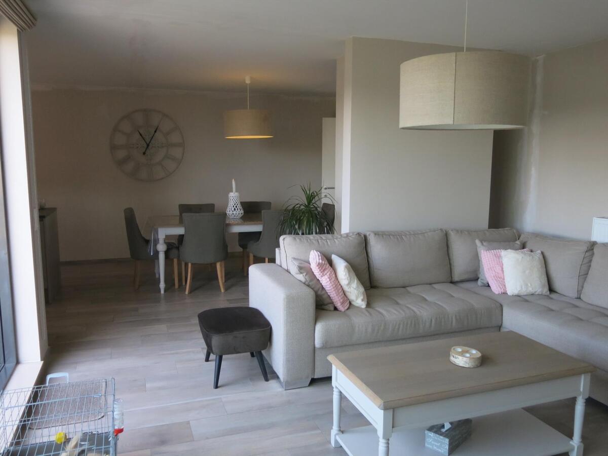 Ruim penthouse-appartement met 3 slaapkamers op de markt in Houthulst 