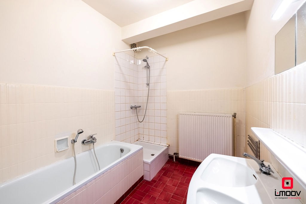 Ruim appartement met terras en garage op toplocatie in Gent 