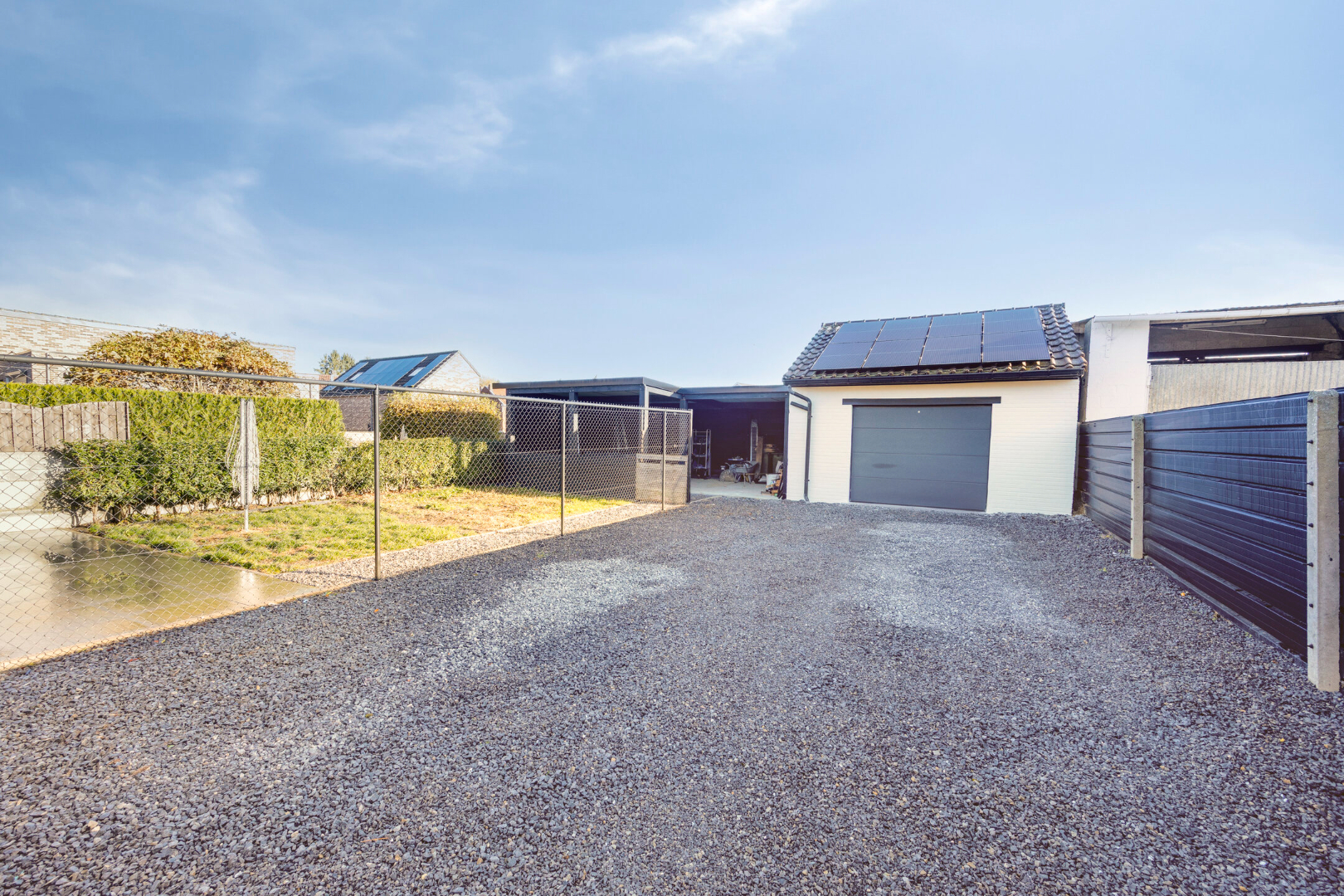 Inrit met garage en overdekt terras