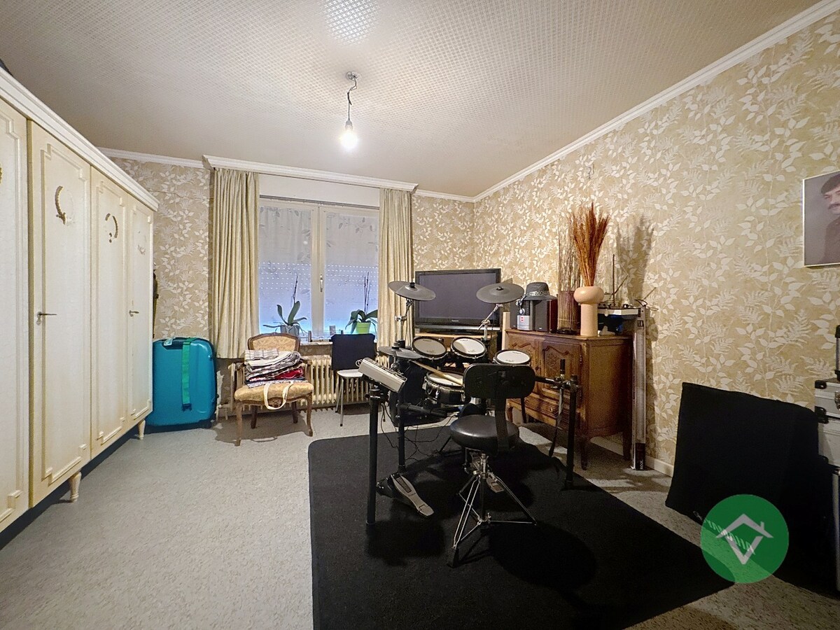 Ruime rijwoning met tuin, garage en 4 slaapkamers in Roeselare 