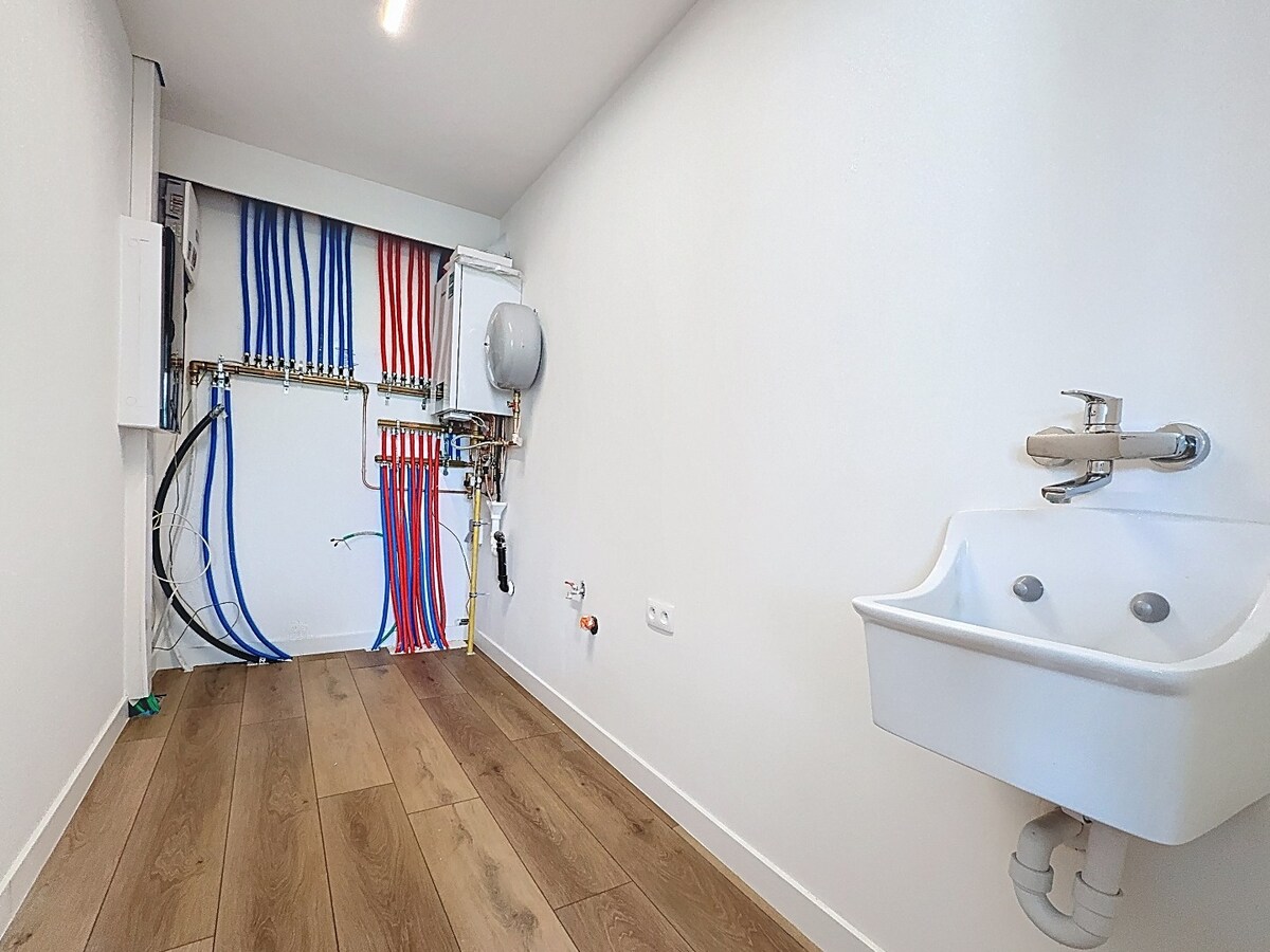 Knappe renovatie met ZW-tuin op gunstige locatie te Zottegem 