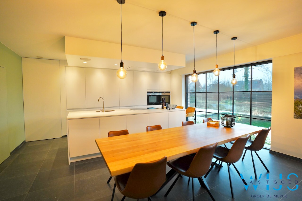 Waanzinnig mooie pastorijwoning te Assenede ! 