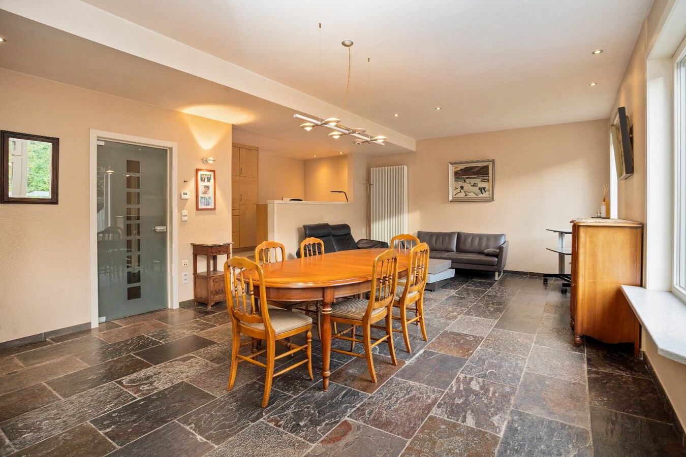 Polyvalente, ruime (handels)woning op zongericht perceel van 1243m² 