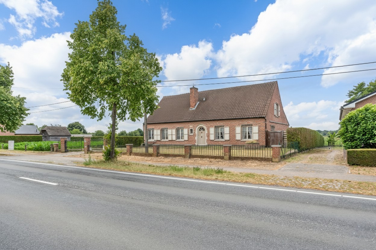 Ruime gezinswoning met 5 slaapkamers en 319 m² bew. opp. te Westerlo! 