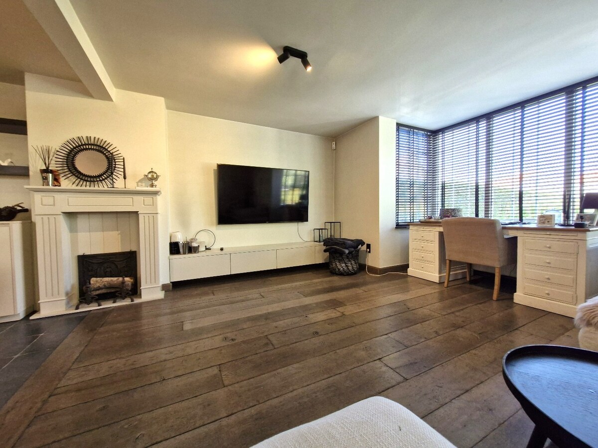 Uiterst charmante halfopen bebouwing met weidse zichten op een perceel van 2012m² 