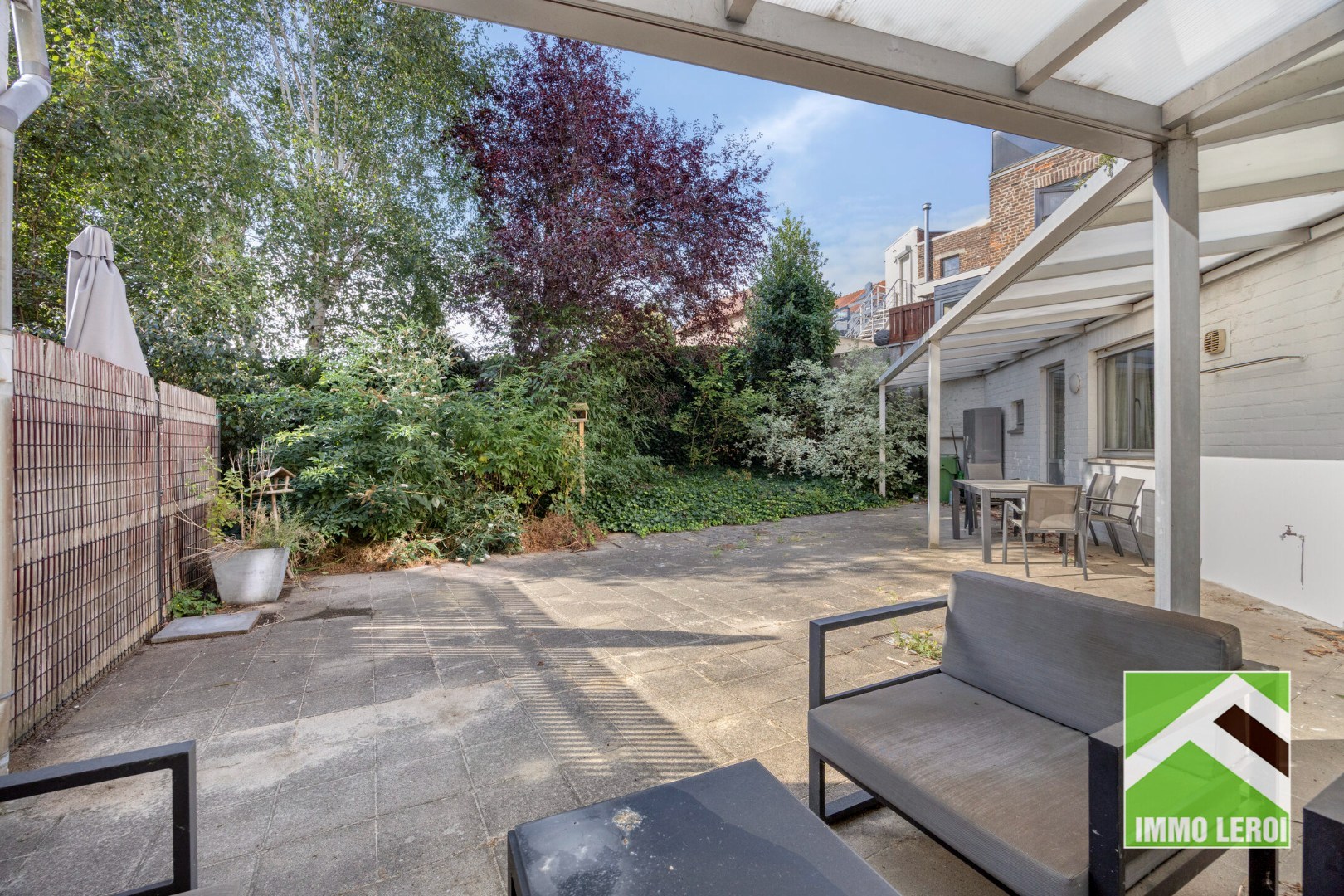 Overdekt terras en privétuin