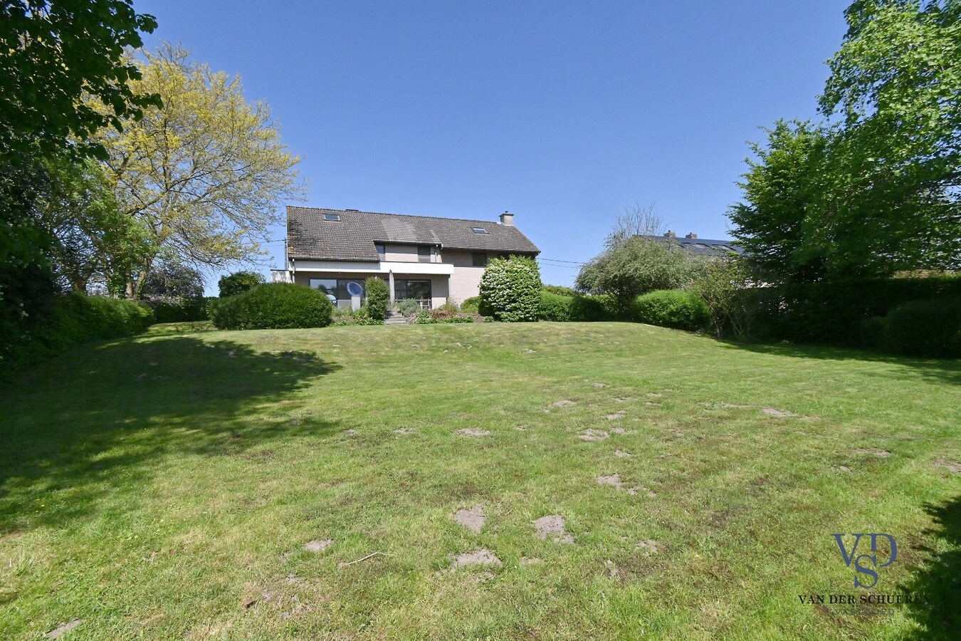 Exclusief en tijdloos wonen met exceptionele zichten. 