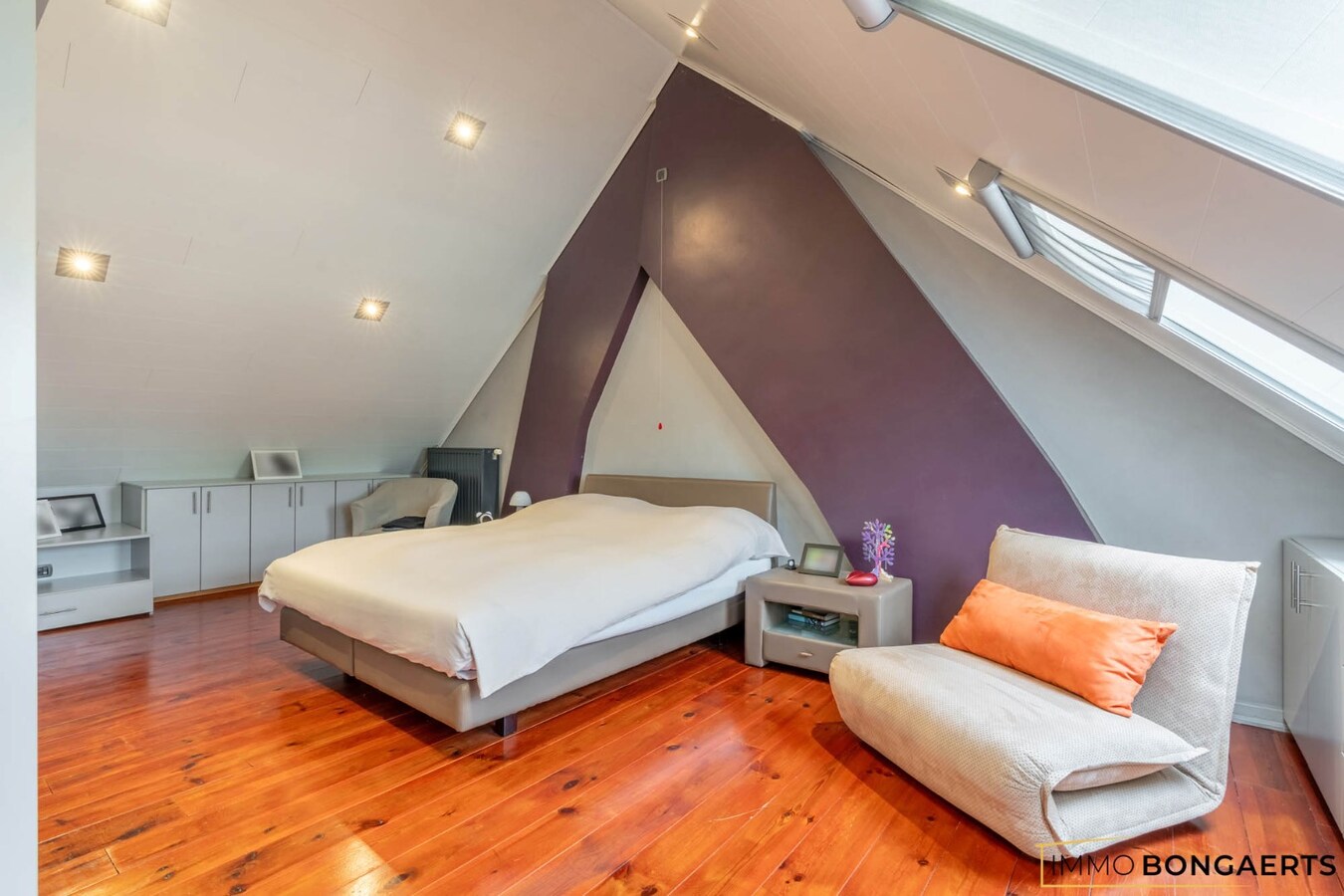 Ruime woning met garage, tuin en drie slaapkamers 