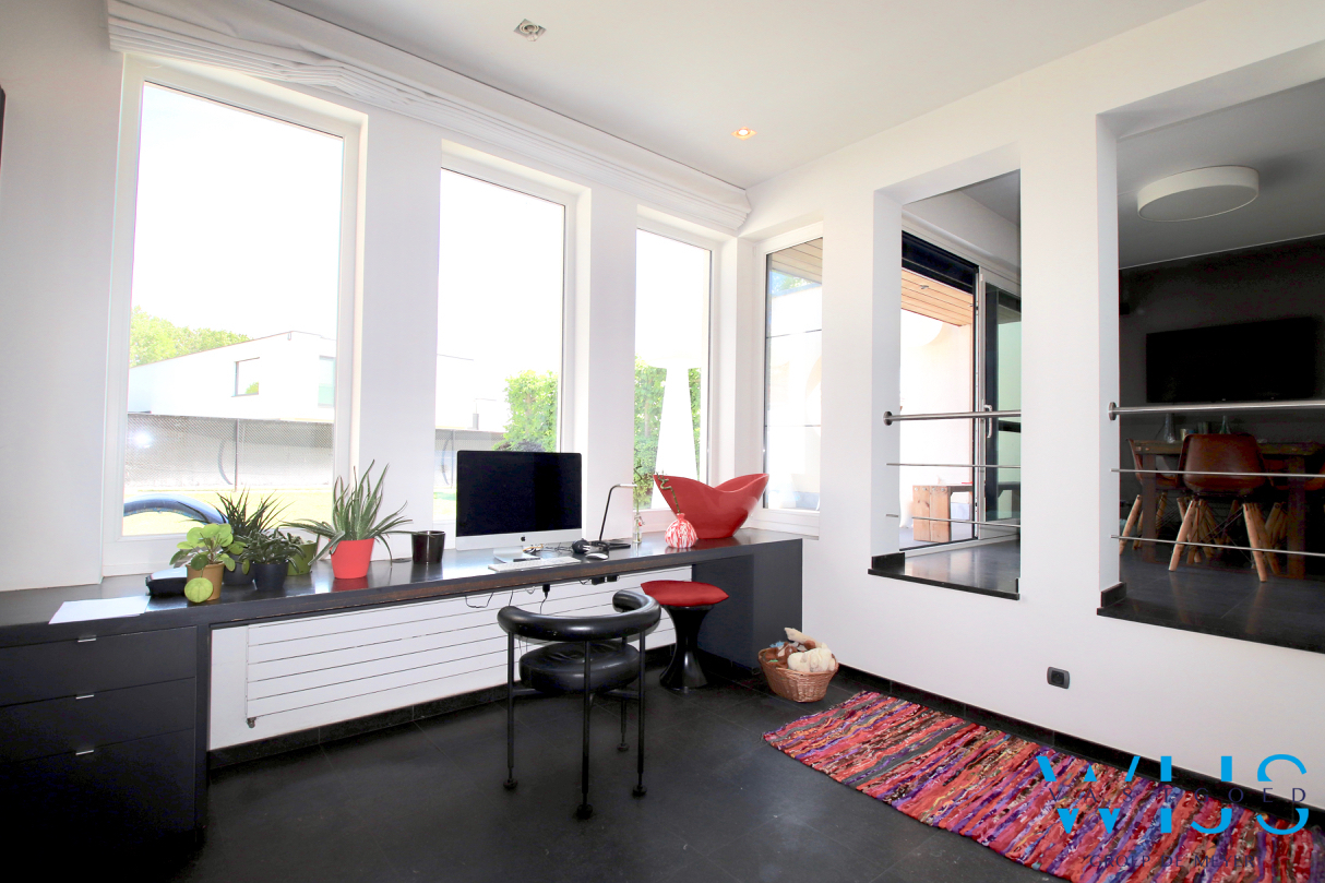 Karaktervol woonhuis met 5 slaapkamers &amp; prachtige tuin te CENTRUM Assenede ! 