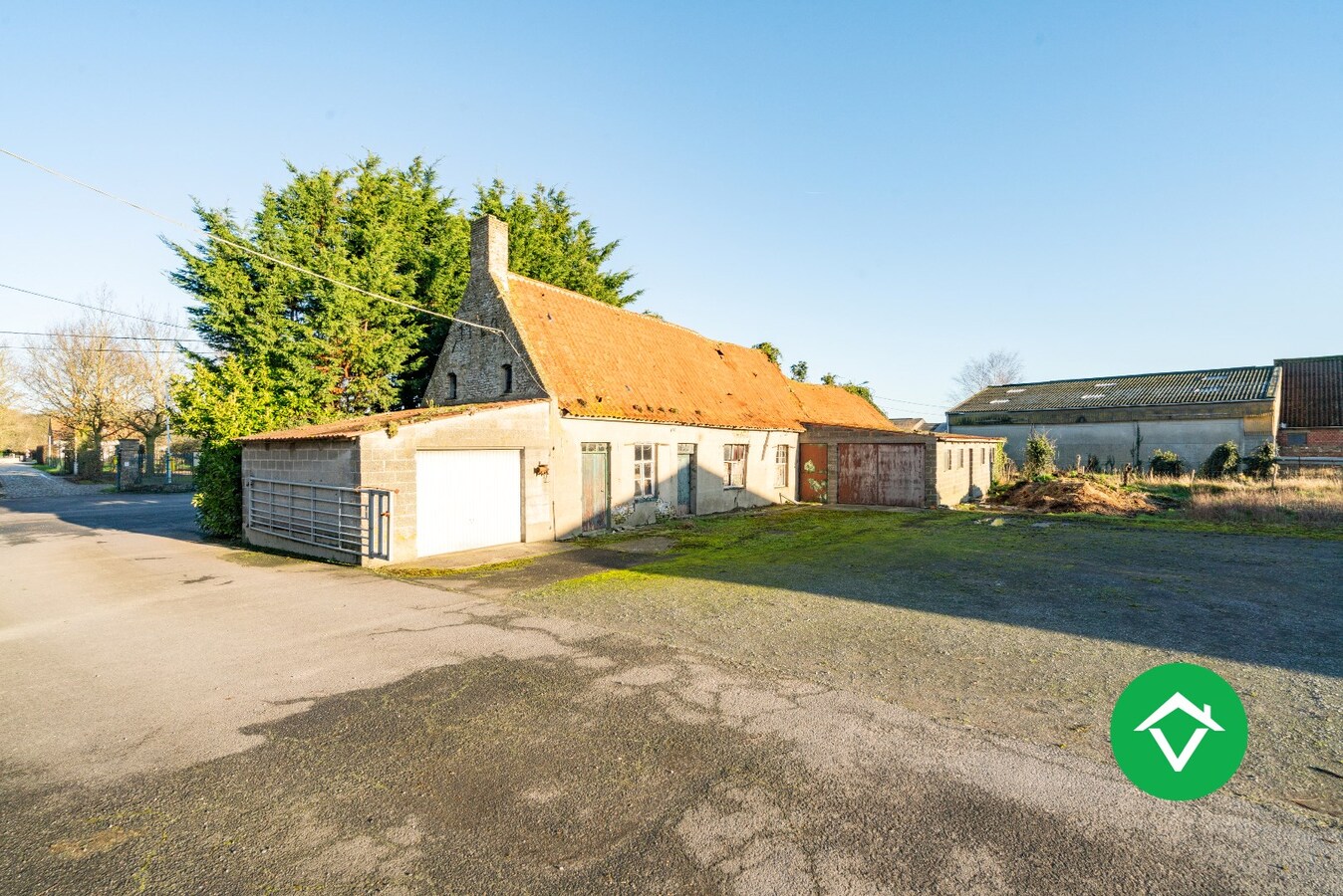 Authentieke hofstede in een landelijke omgeving te Koekelare 