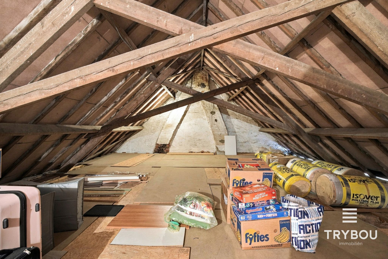 Ruime gezinswoning met 4 slaapkamers, garage en aangename tuin in Merkem! 