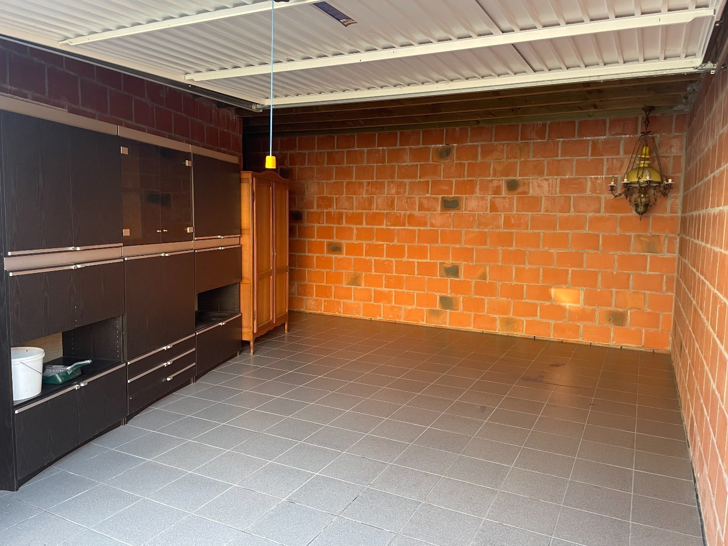 Centraal gelegen appartement met één slaapkamer, groot terras en ruime garage! 