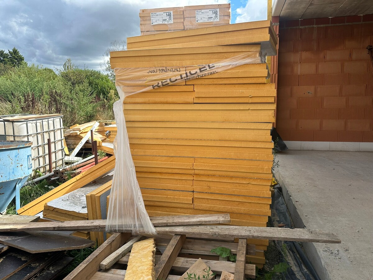 Schitterend gelegen nieuwbouw woning met 4 slaapkamers. Rustige ligging ! 