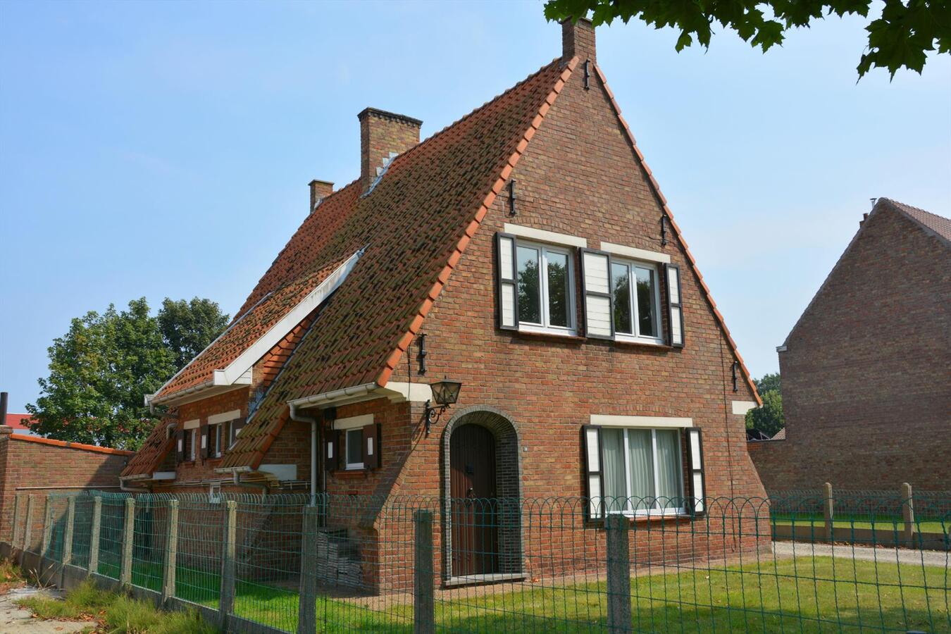 Gezellige charmante woning met garage en zonnige tuin 