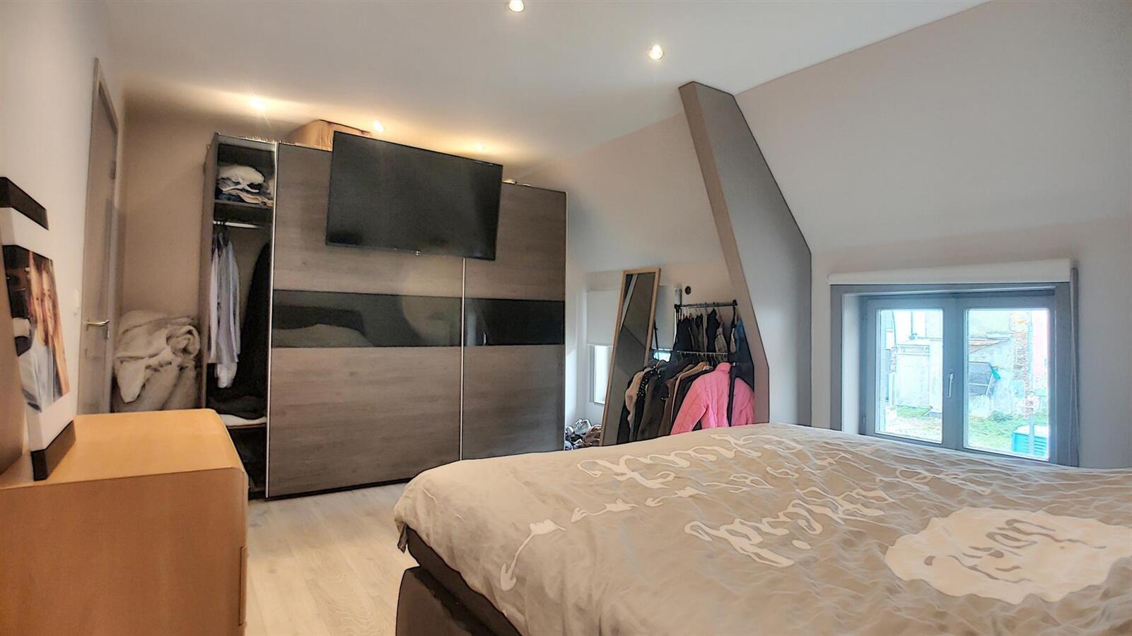 Knap gerenoveerde woning met dubbele garage - Heist 