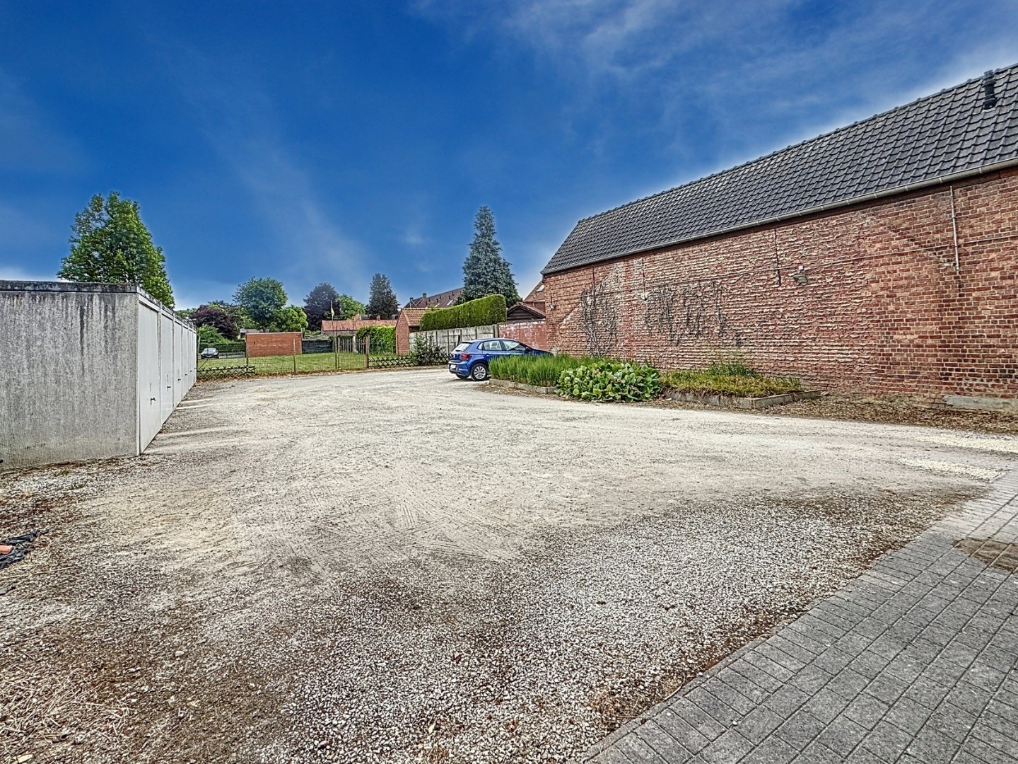 Opbrengsteigendom gelegen in de dorpskern van Merendree 